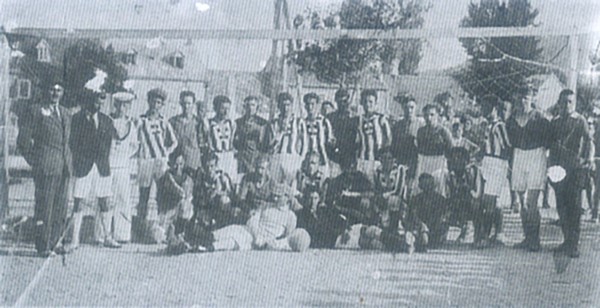 Ekipa Lovćena iz 1925. godine. 