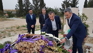 Delegacija FSCG odala poštu Kostasu Kacikumnisu