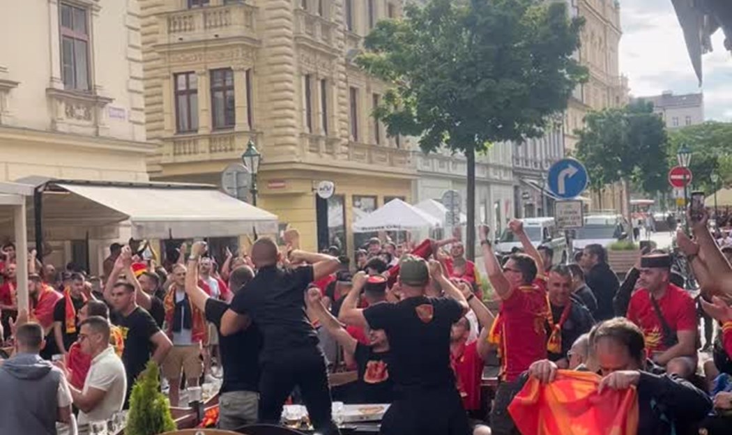 Dio atmosfere iz Plzena ❤️💛 Naši momci će...