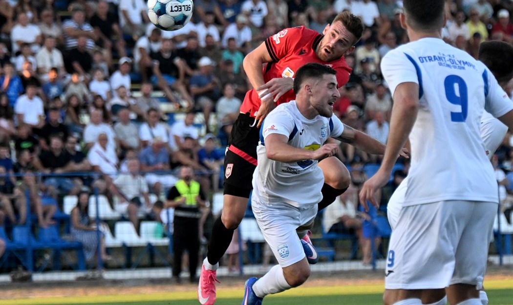 Dečić slavio u Ulcinju